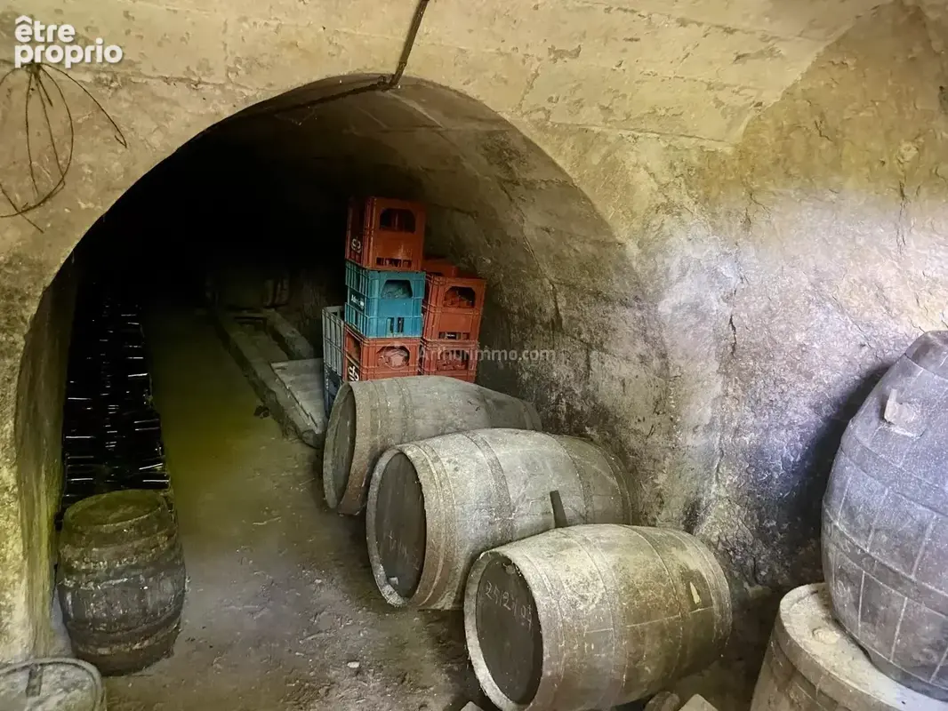 Ancien corps de ferme sur 6 810 m2 de terrain - photo 19