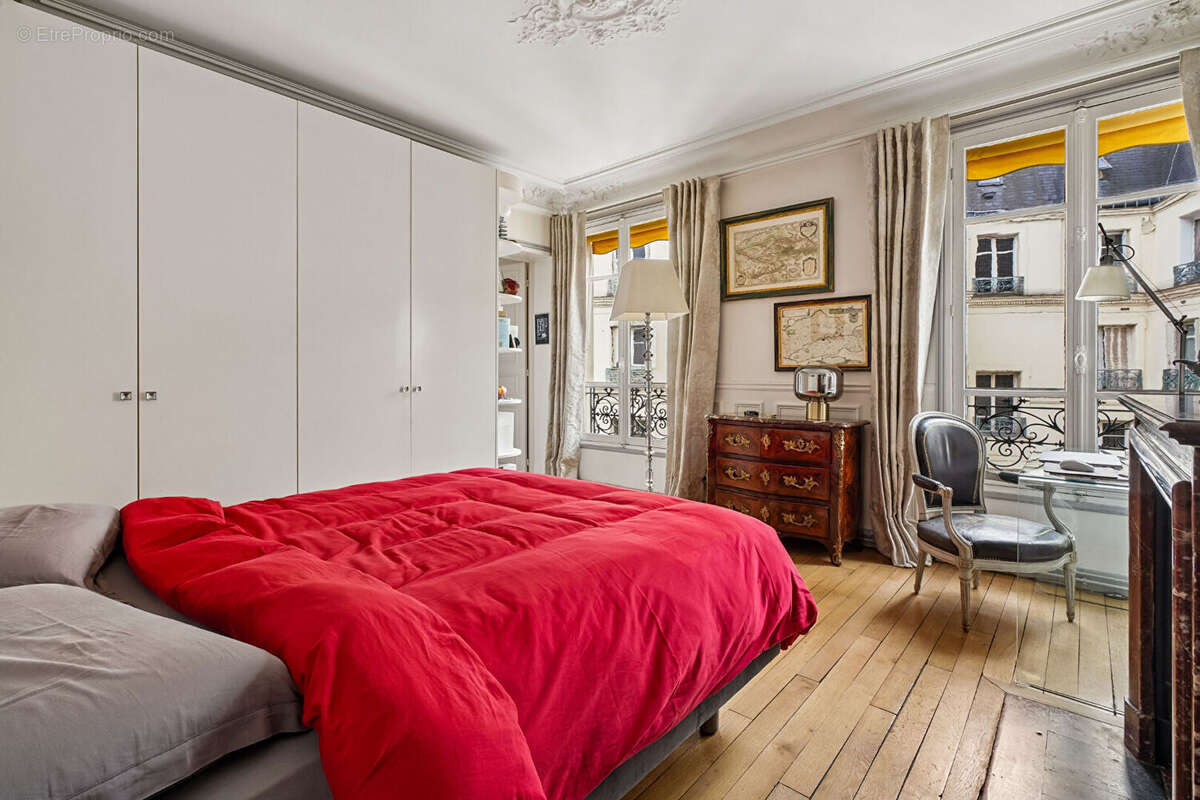 Appartement à PARIS-17E