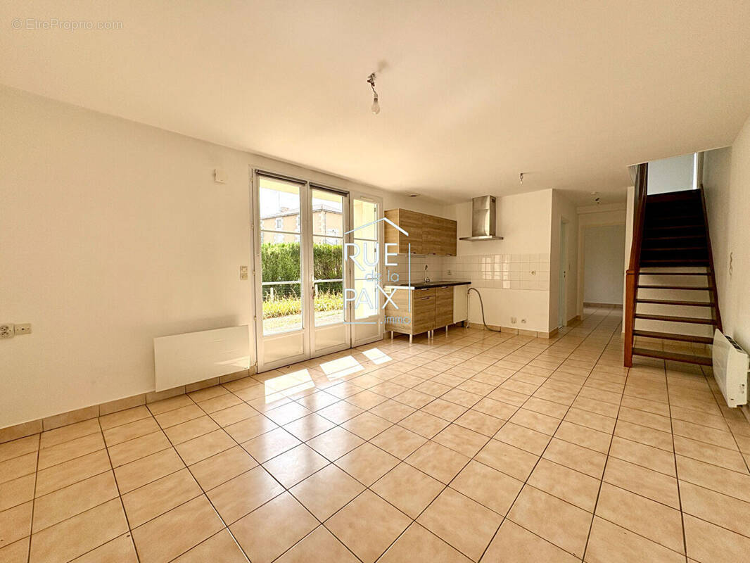 Appartement à VOUILLE