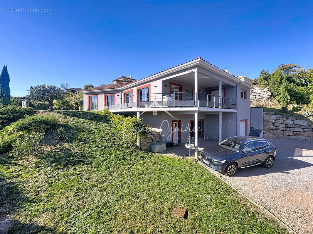 Villa de prestige type 5 de 140 m2 sur son terrain de 1200 m2 - photo 8