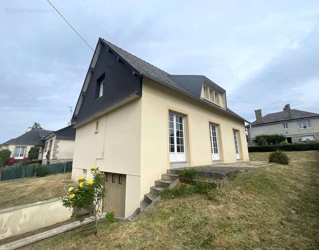 Maison à SAINT-GEORGES-BUTTAVENT