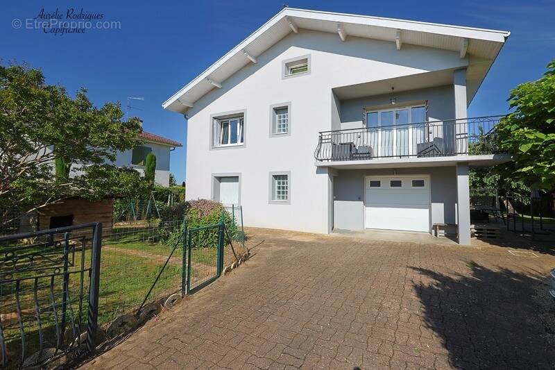 Maison à SAINT-MARTIN-BELLE-ROCHE