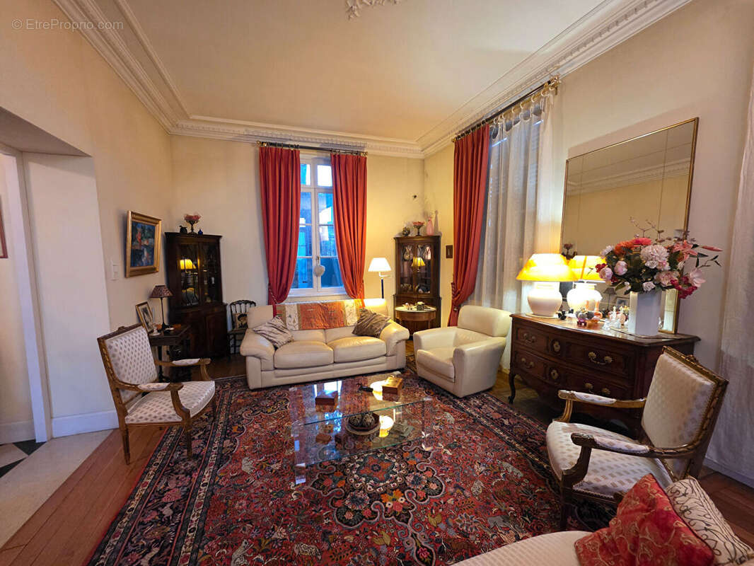 Maison à CREVECOEUR-LE-GRAND