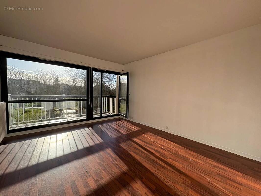 Appartement à LES CLAYES-SOUS-BOIS
