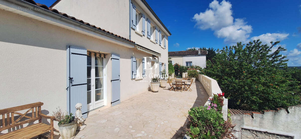 Maison à CHATEAUNEUF-SUR-CHARENTE