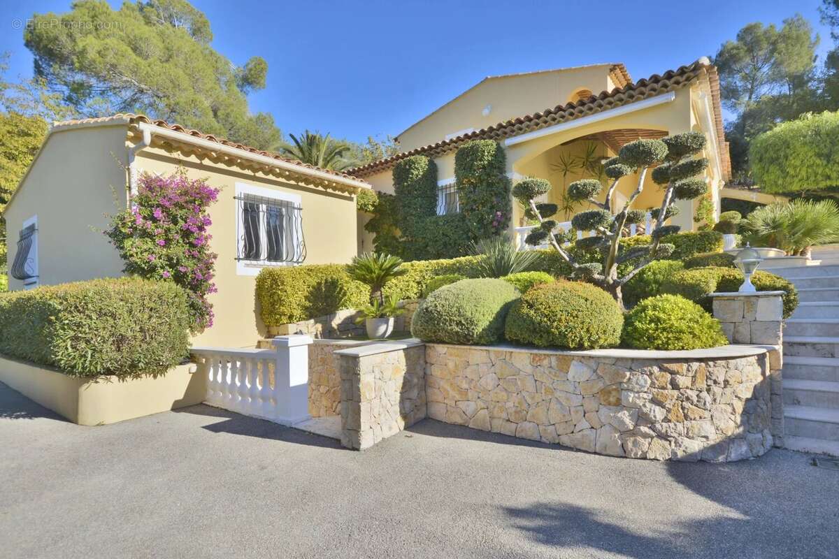 Maison à ROQUEFORT-LES-PINS