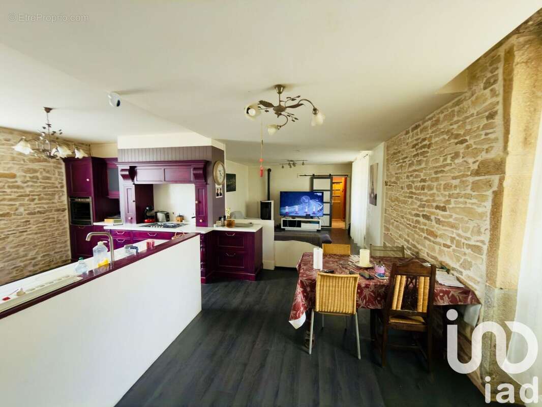 Photo 5 - Appartement à SALORNAY-SUR-GUYE