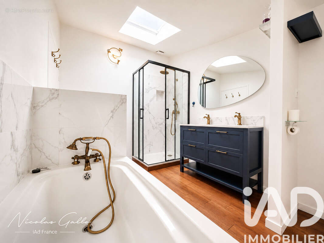 Maison 210 m² à Salleboeuf  - photo 9