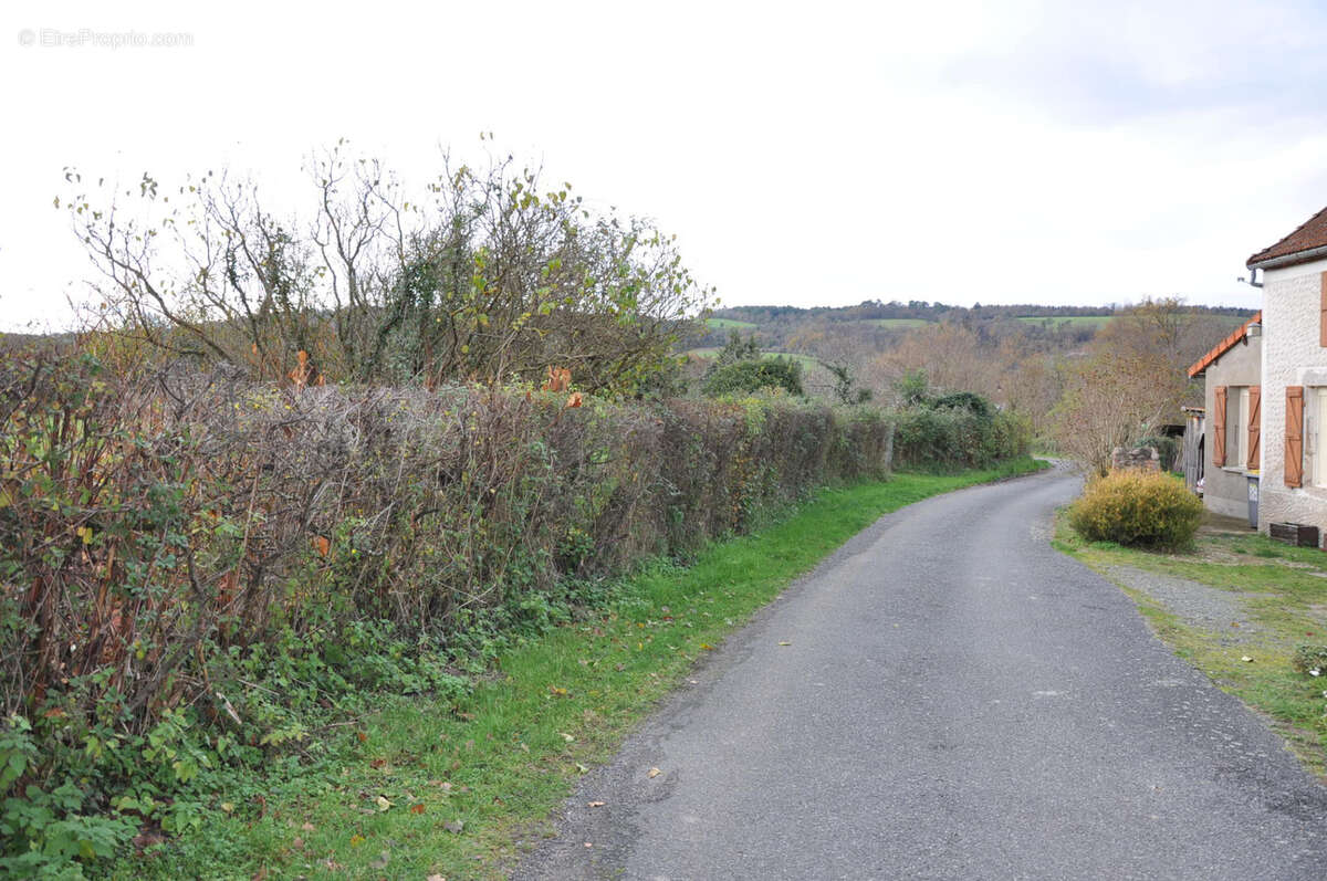 Terrain à SAINT-ETIENNE-DE-VICQ