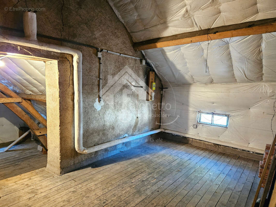 Maison à MONTAIGU-LE-BLIN