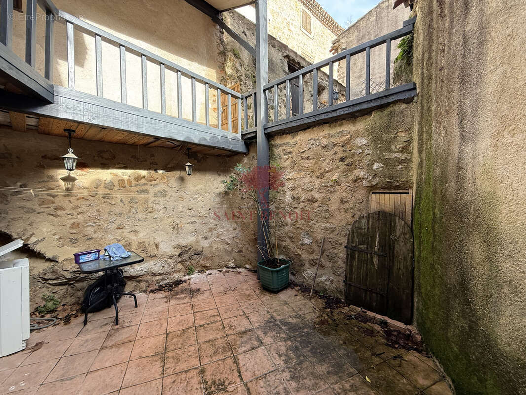 Maison à SAINT-GUILHEM-LE-DESERT