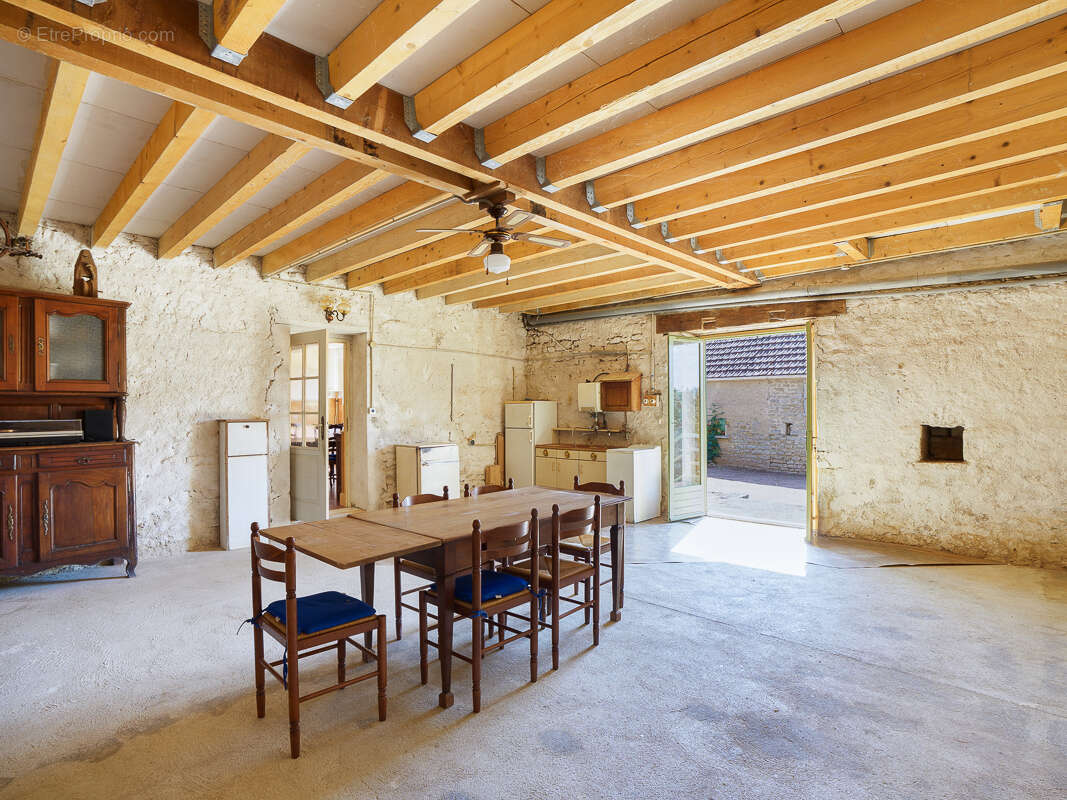 Maison 4pcs 2 chambres avec dépendances - VENDENESSE-LES-CHAROLLES - photo 4