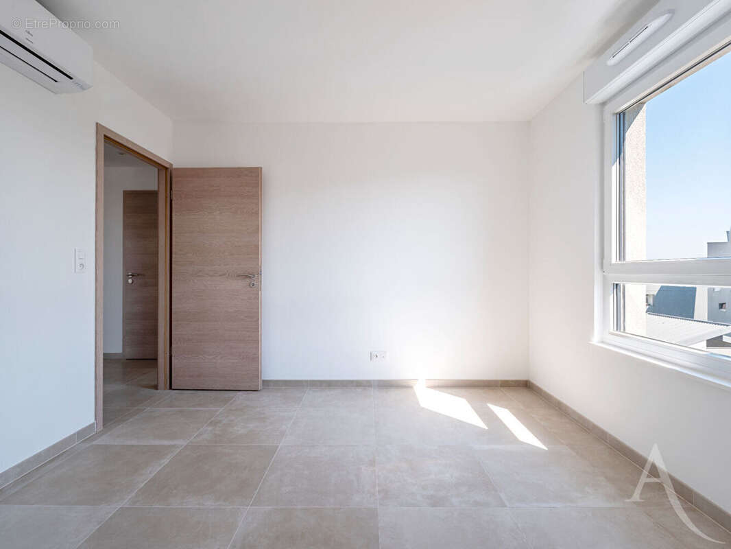 A VENDRE ! Appartement T5 avec terrasse en attique - photo 7
