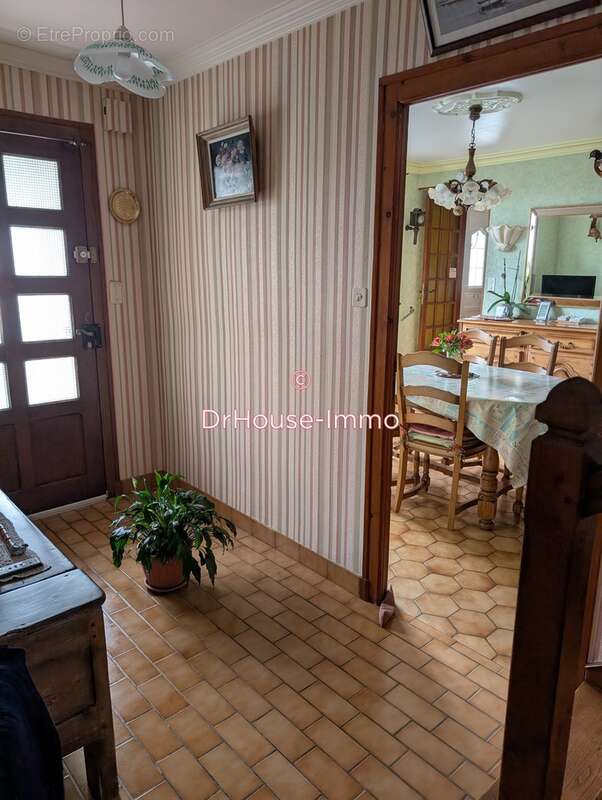 Maison à SAINT-VRAN