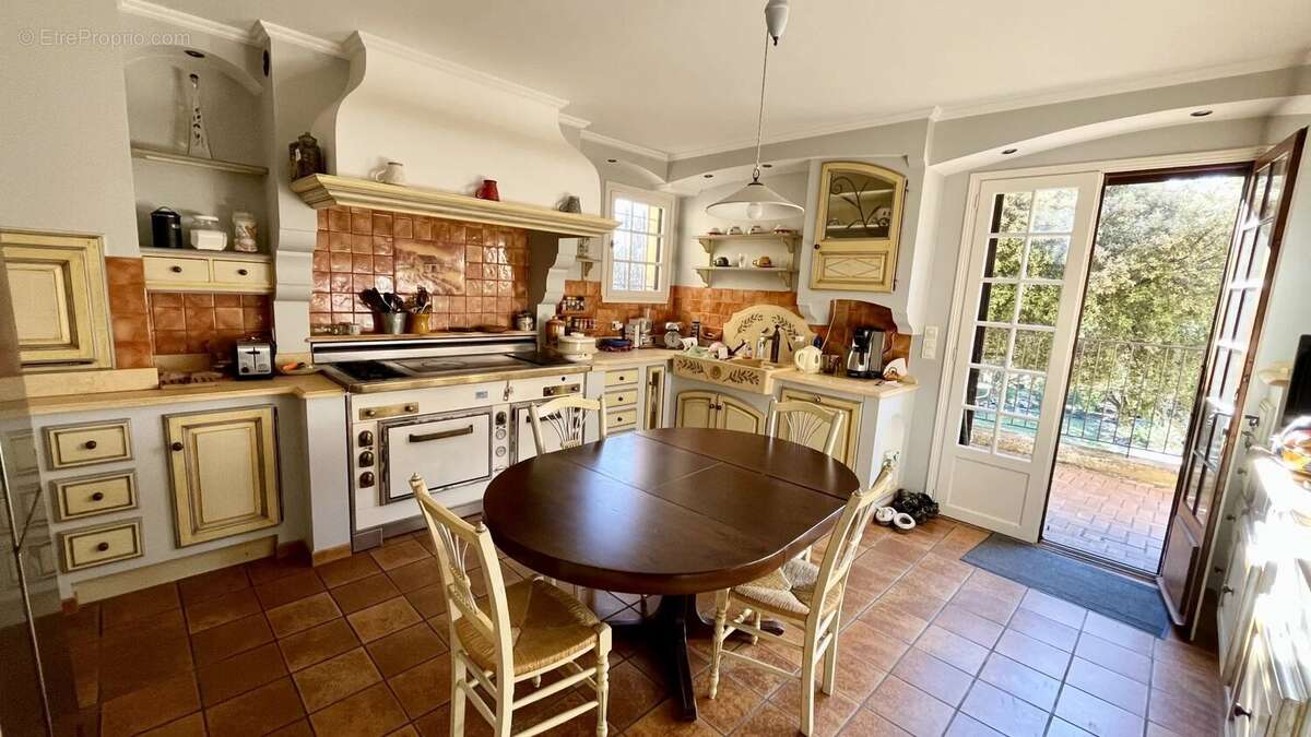 Maison à L'ISLE-SUR-LA-SORGUE