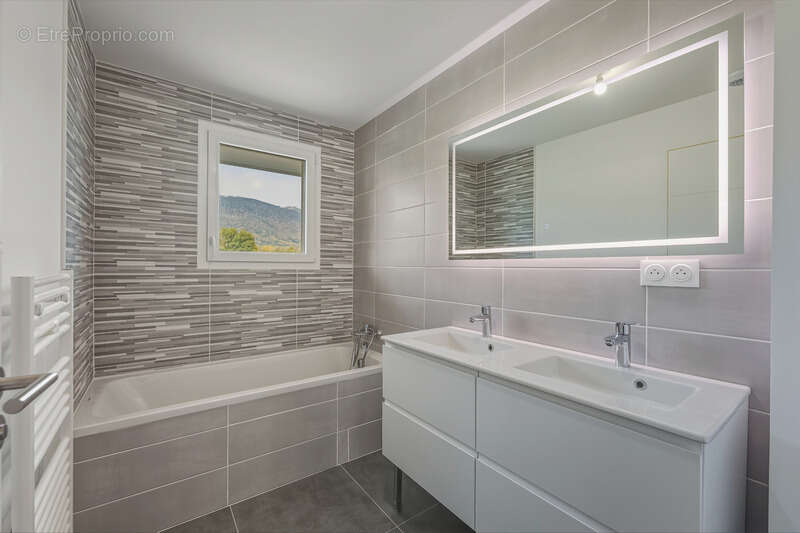 Maison à SAINT-GENIS-POUILLY