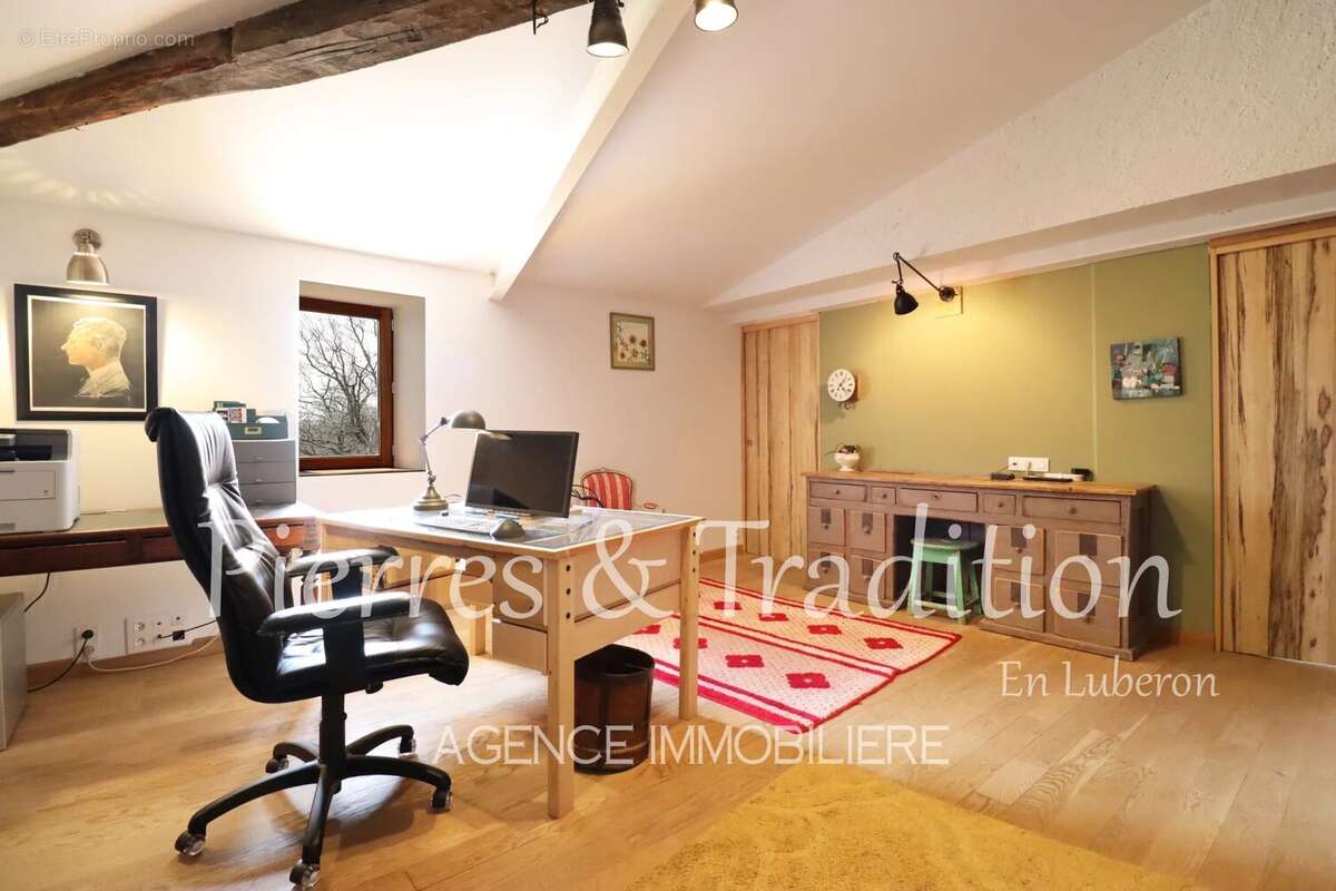 Maison à SIMIANE-LA-ROTONDE