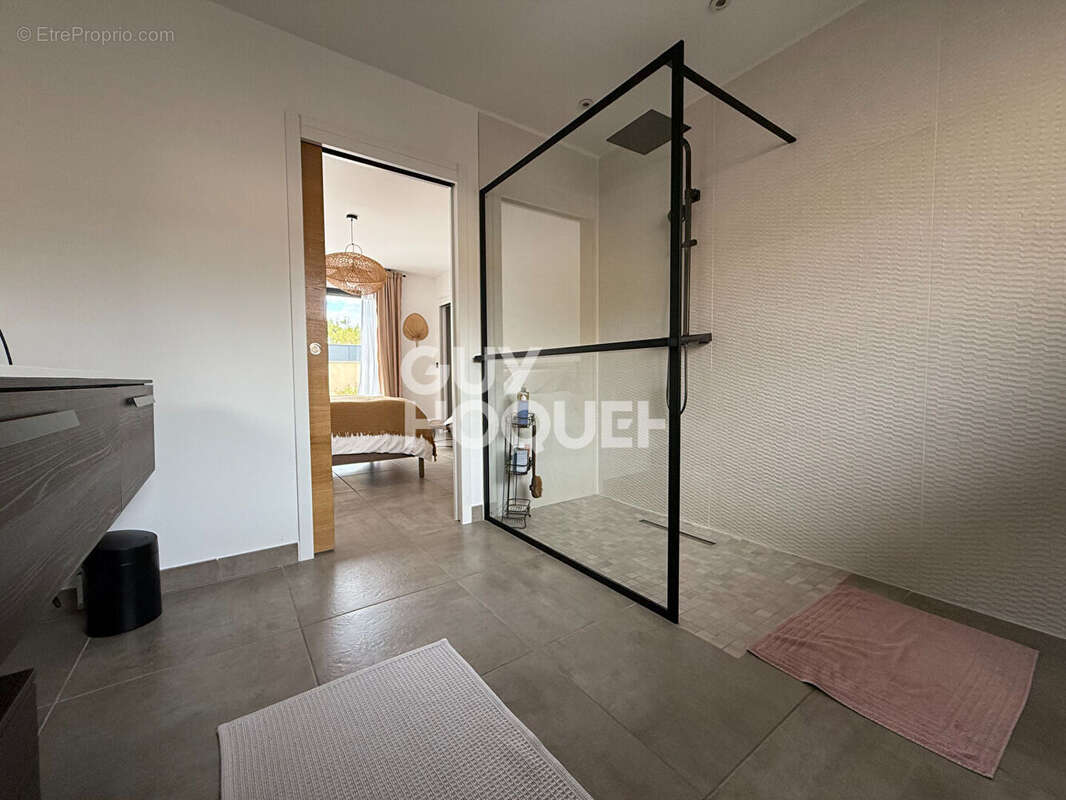 Maison à CHATEAUNEUF-DE-GADAGNE