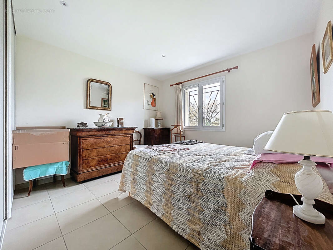 Maison à SAINT-PANTALEON-DE-LARCHE