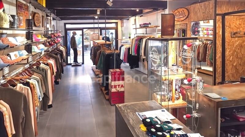 Commerce à AIGUES-MORTES