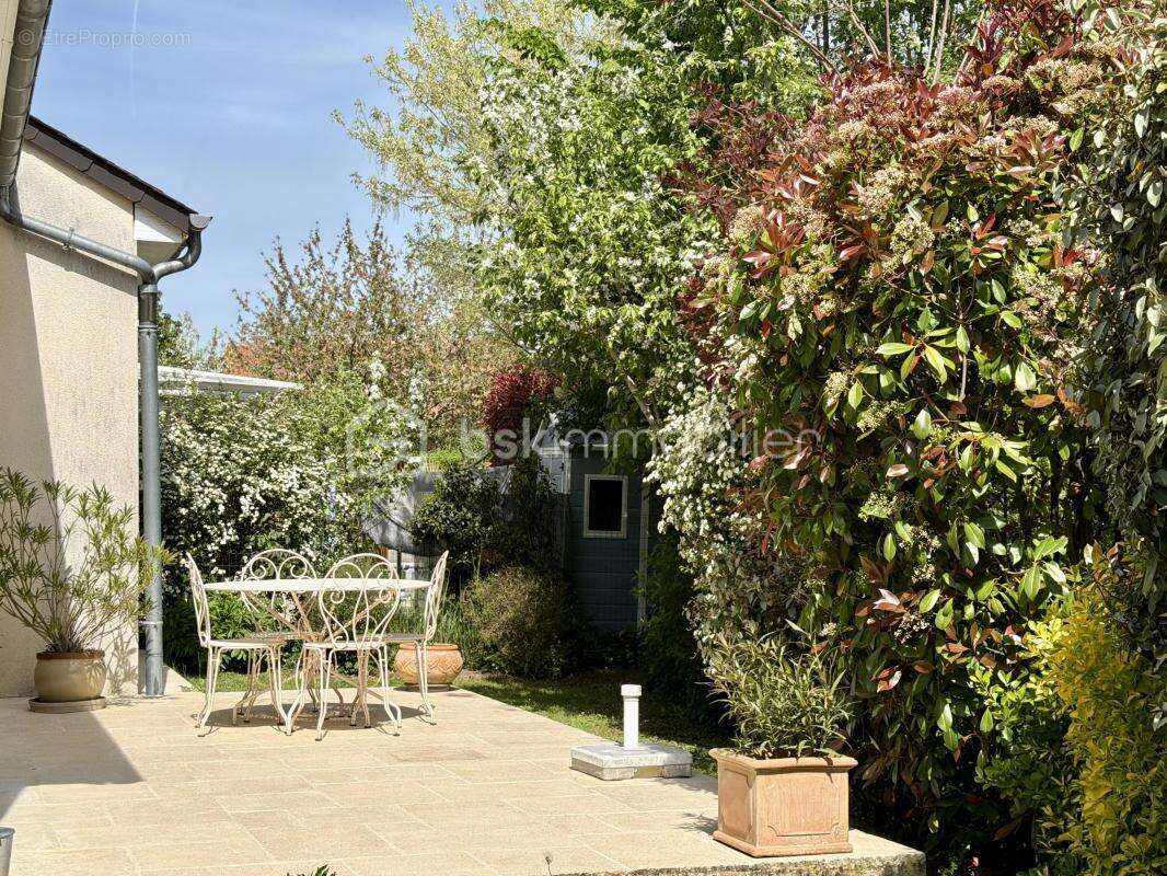 Maison à AZAY-SUR-CHER