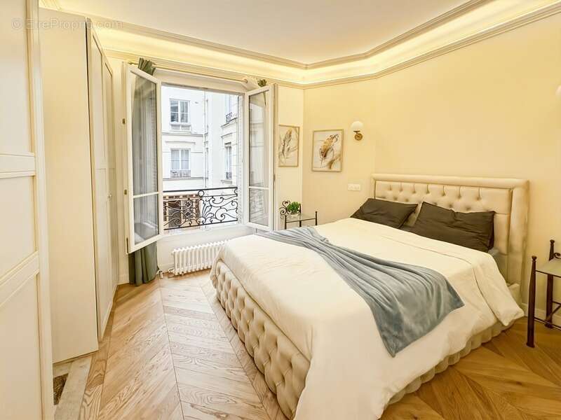 Appartement à PARIS-17E