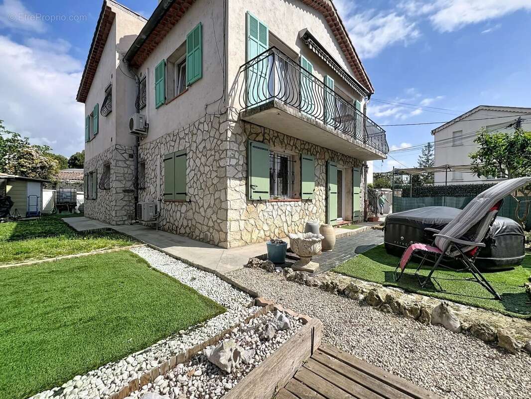 T3 82m² / Terrasse / Parkings - photo 6