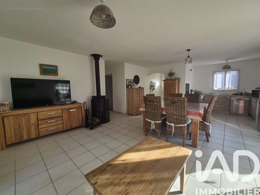 Photo 2 - Maison à SAINT-JUST-LUZAC