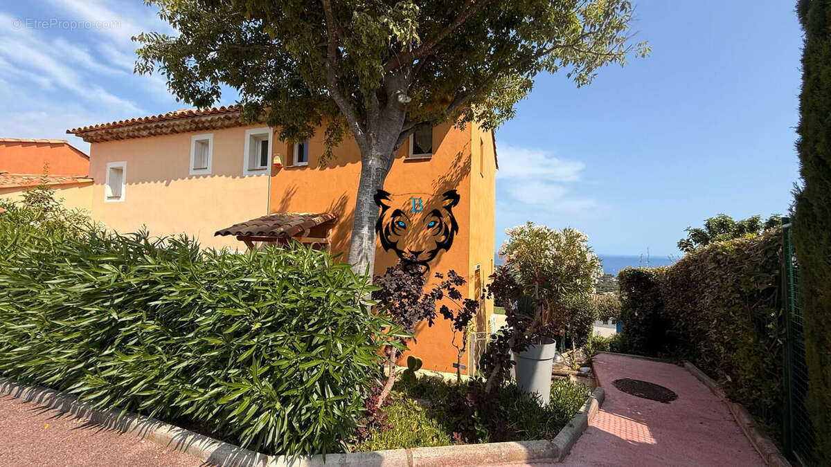 Maison à LES ISSAMBRES