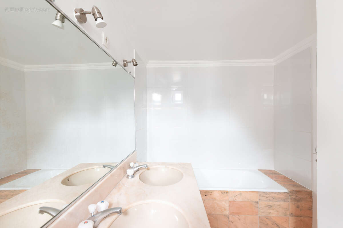 Appartement à PARIS-8E