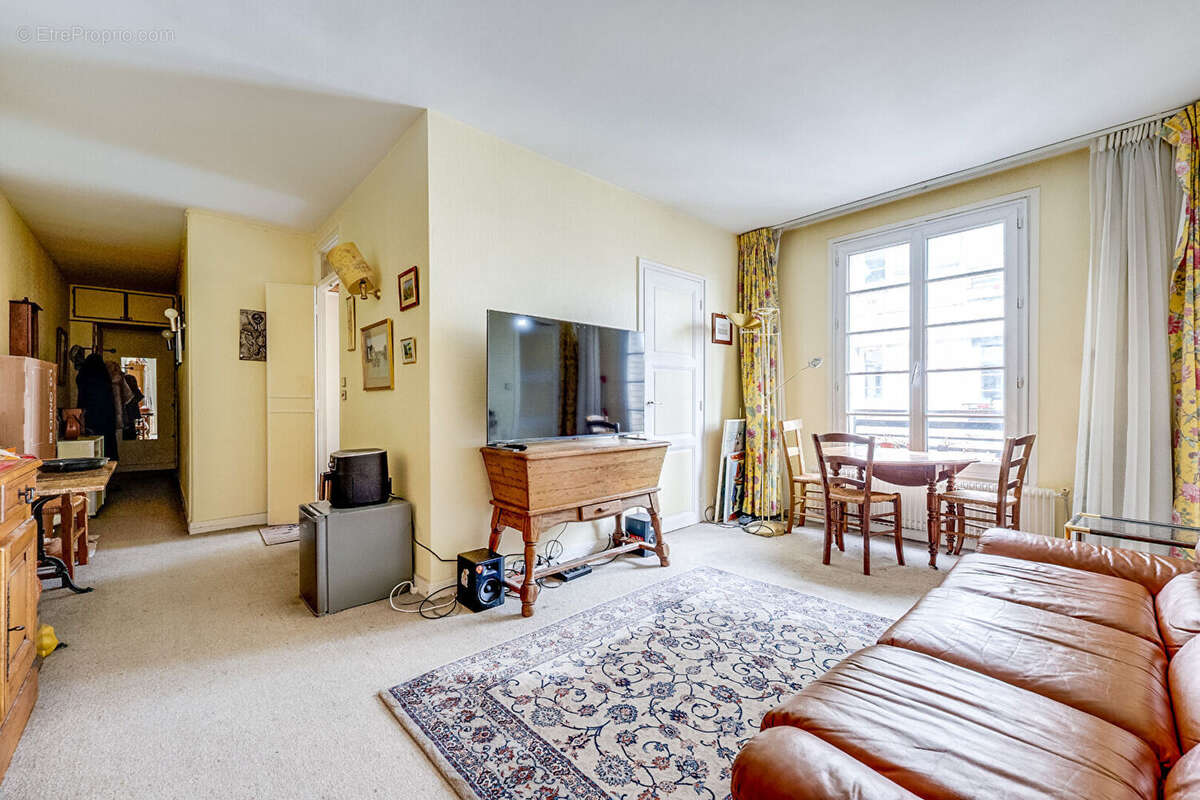 Appartement à PARIS-14E