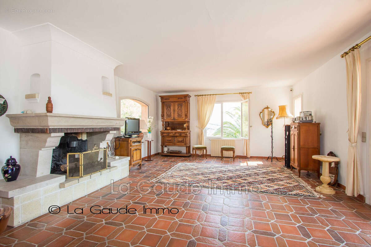 Maison 163 m² à La Gaude  - photo 8