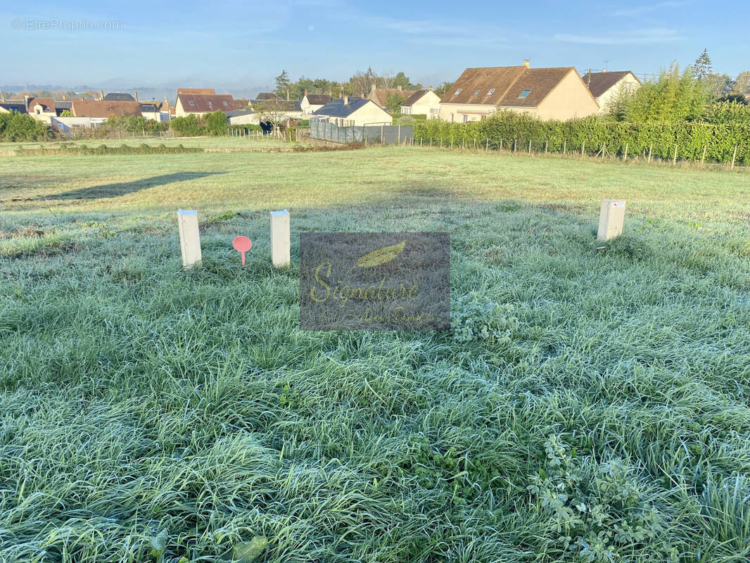 Terrain à LE BREIL-SUR-MERIZE