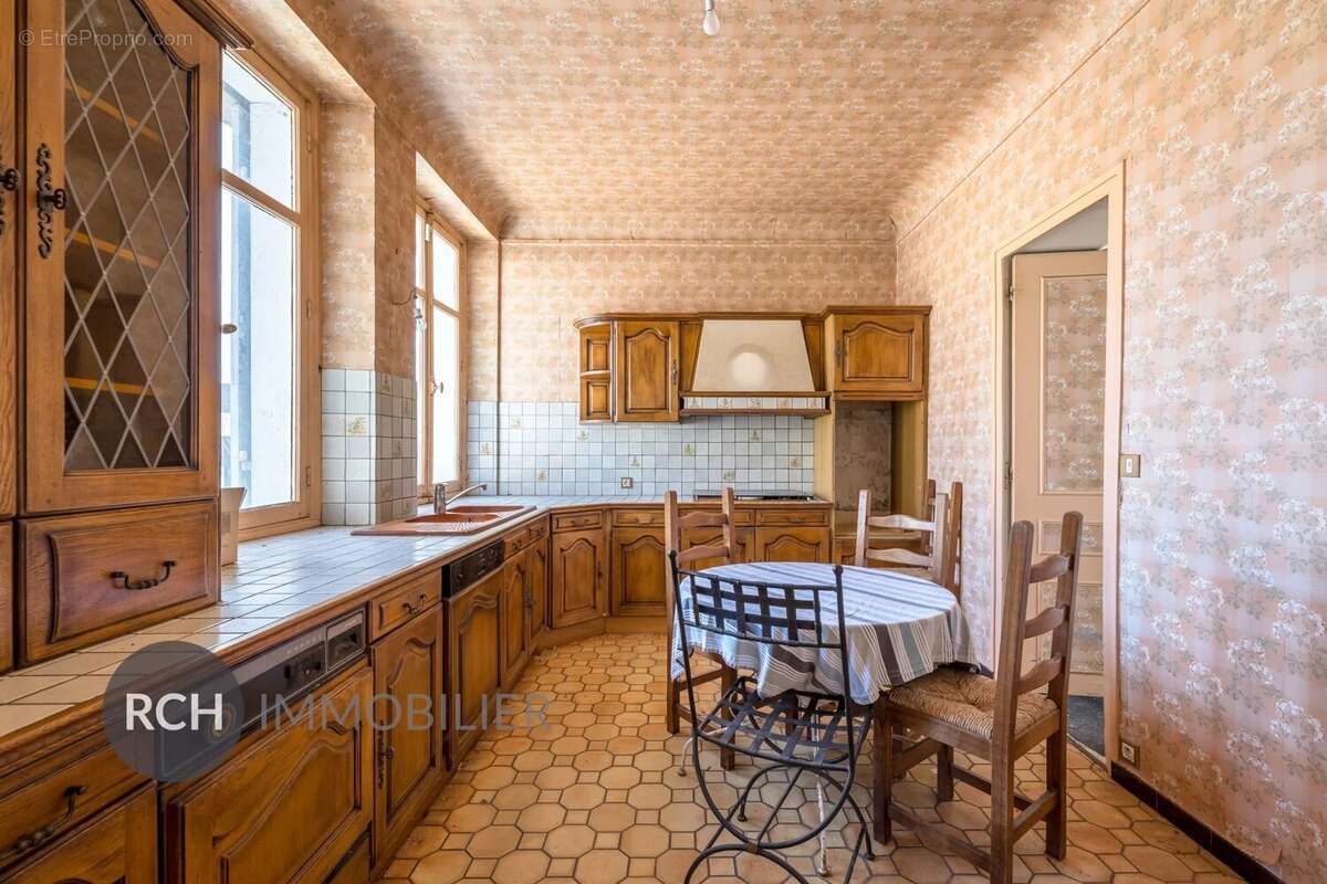 Maison à LA QUEUE-LES-YVELINES