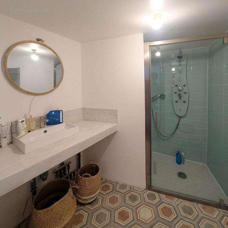 Appartement à MARSEILLE-5E