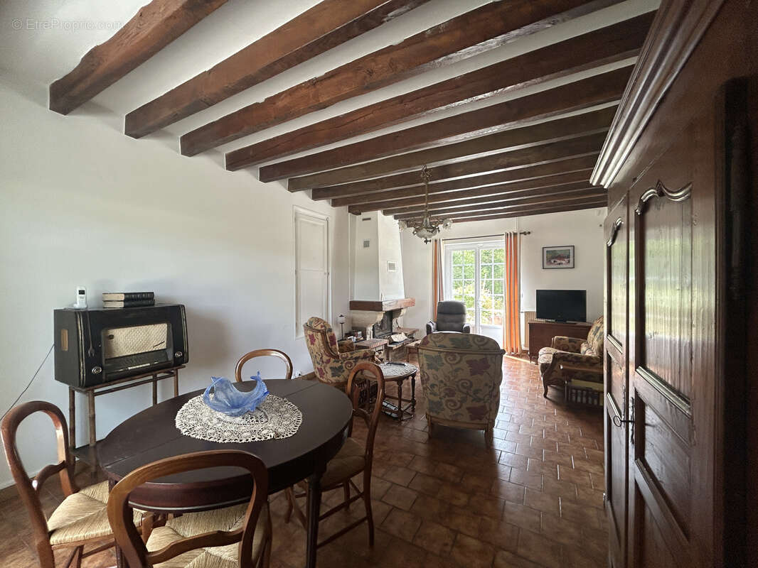 Propriété de 7473 m2 située au calme : maison avec dépendance et étang - photo 3