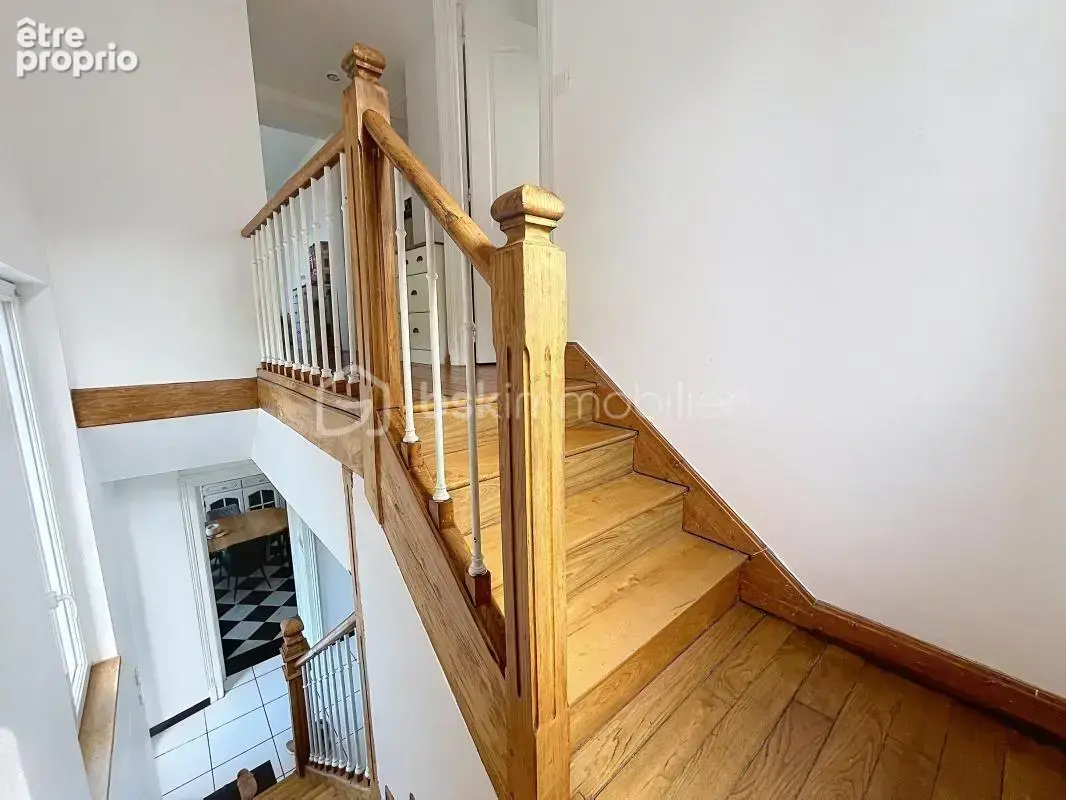 Maison de caractere  avec sous sol et grand jardin - photo 2
