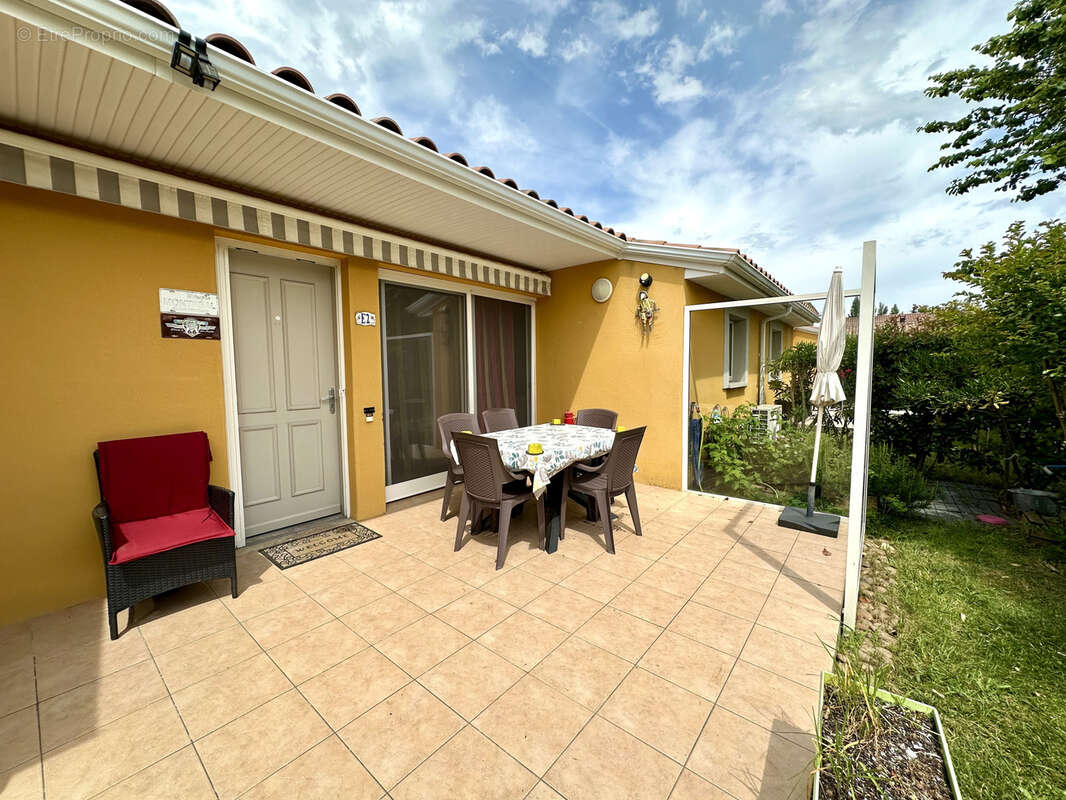Paradou (13) : Villa T3 de plain pied de 78 m2 avec extérieur, garage et parking - photo 3