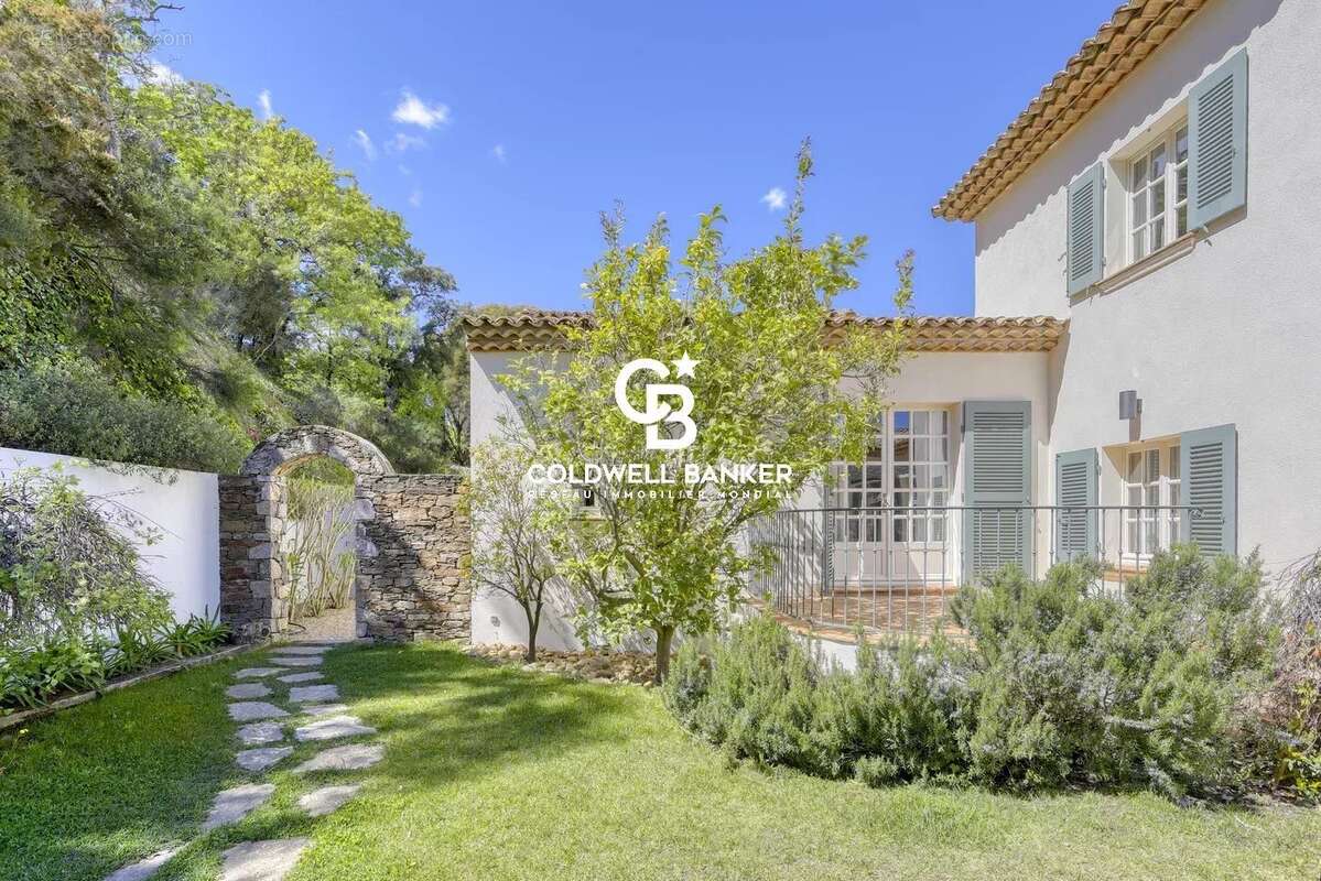 À Ramatuelle, entre authenticité et élégance, un mas provençal d’exception - photo 6