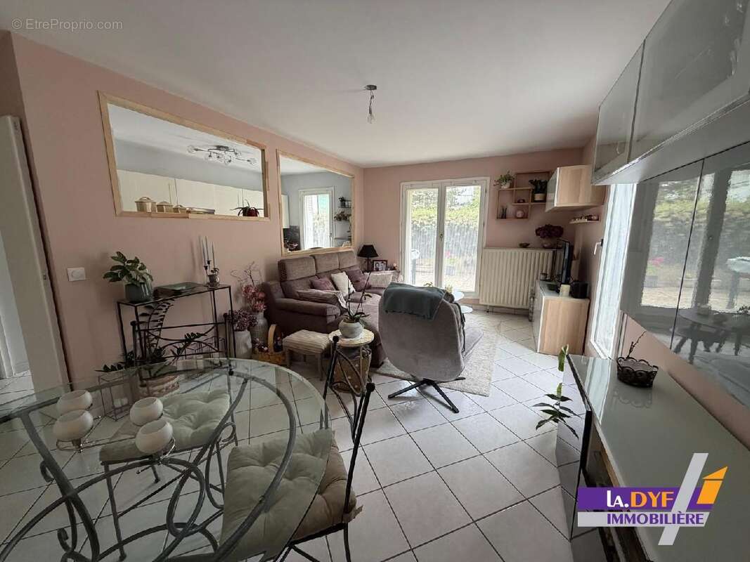 Appartement à TREMBLAY-EN-FRANCE