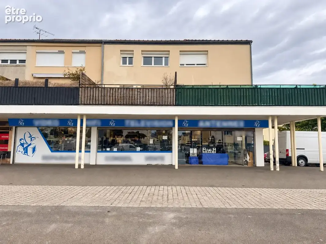Commerce 95 m² à vendre à Villepreux (78450) - photo 2