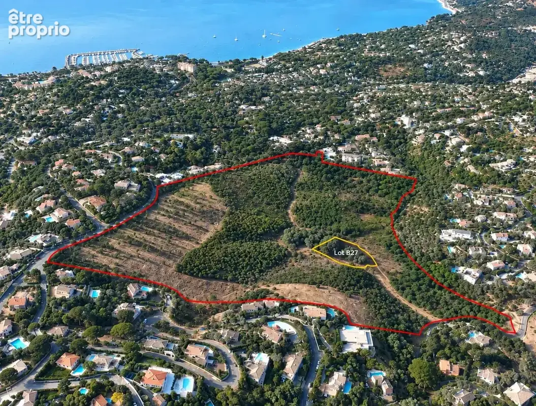 Terrain à ROQUEBRUNE-SUR-ARGENS