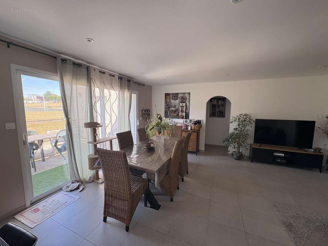 Maison 83 m² à Celles-Sur-Belle  - photo 2