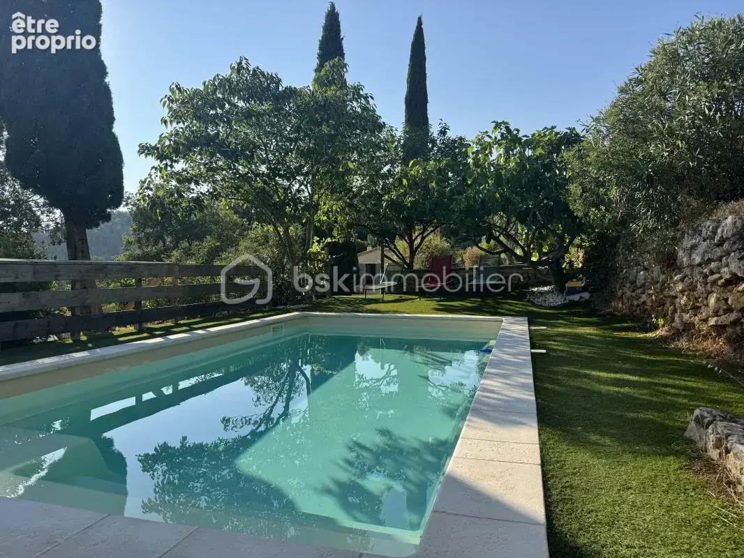 À La Roquebrussanne ( 83136), maison de charme dans un écrin de nature avec panorama exceptionnel, terrain 5689 m2 et piscine - photo 3