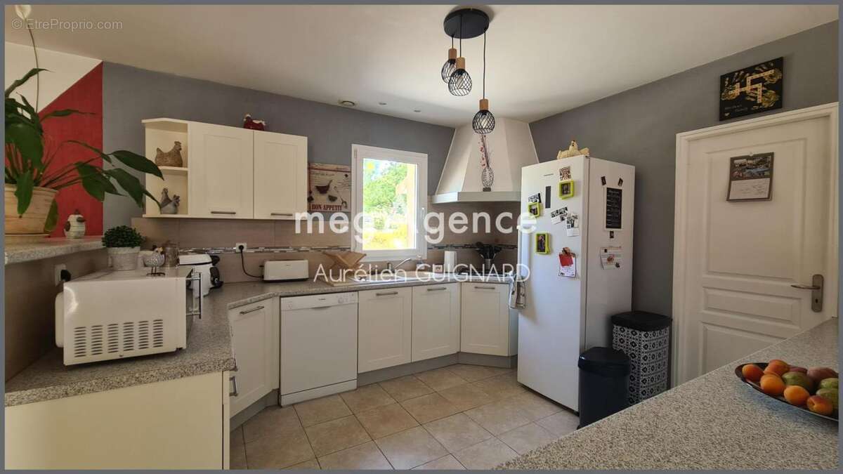 6 Chambres, 1 bureau, double garage, jardin - photo 7