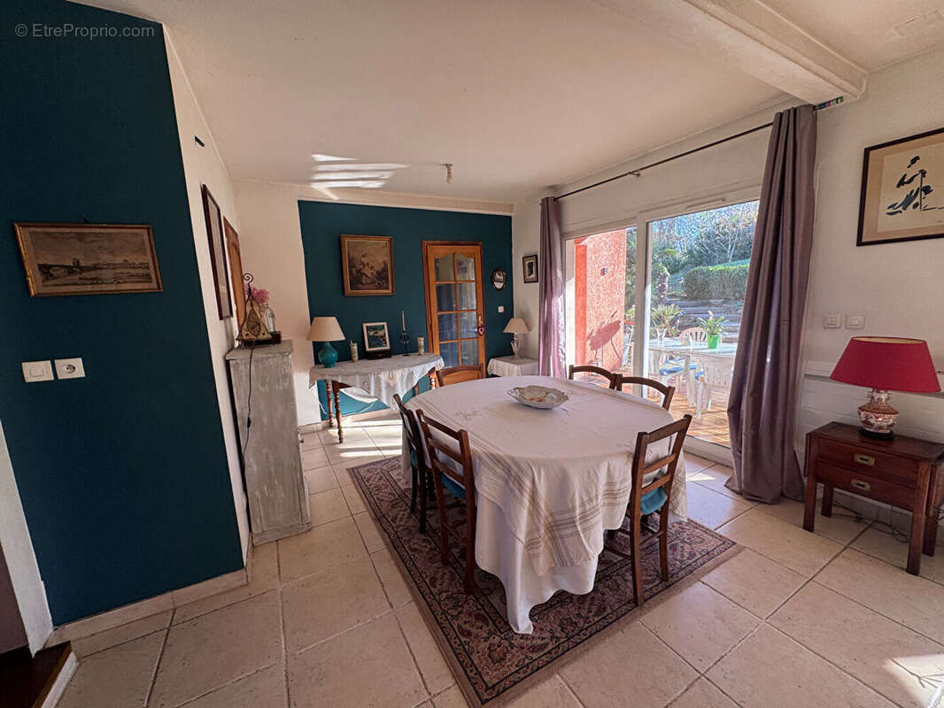 Maison à NEYRON