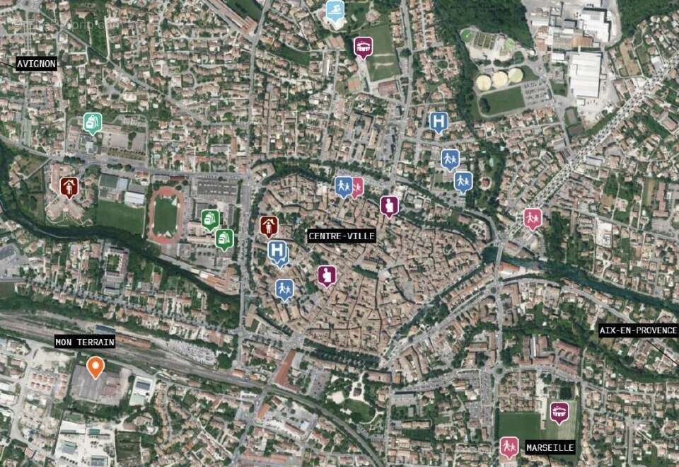 Terrain à L'ISLE-SUR-LA-SORGUE