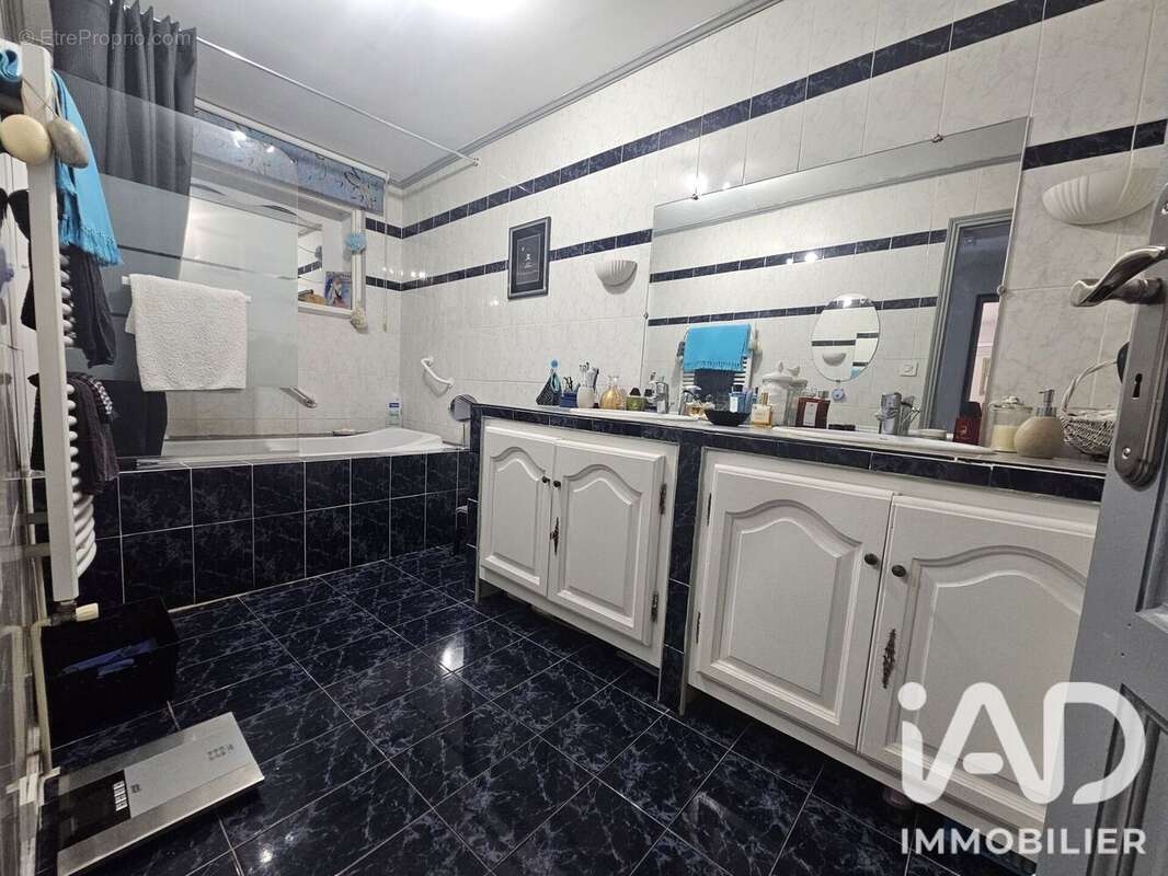 Maison 238 m² à Ollieres  - photo 7