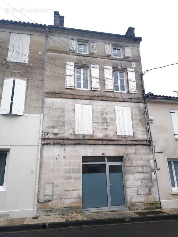 Maison à HIERSAC