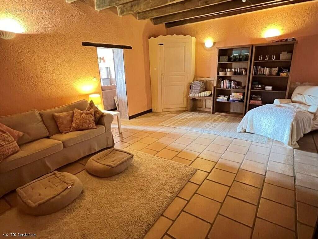 Maison à CHAMPAGNE-MOUTON